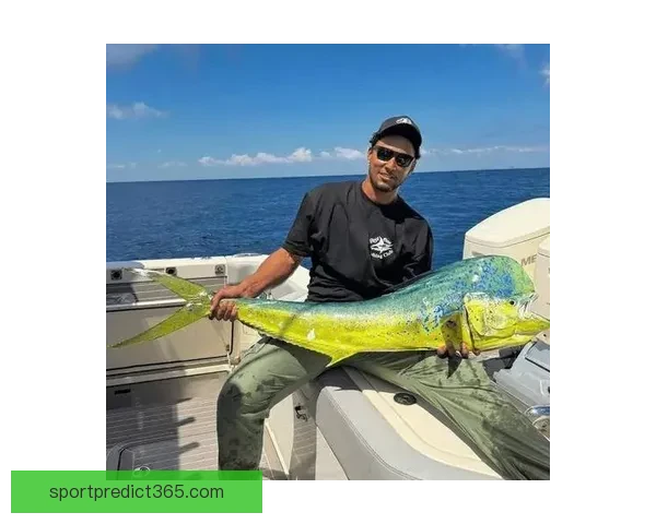 本-西蒙斯转战钓鱼展现新天赋社媒晒金枪鱼收获